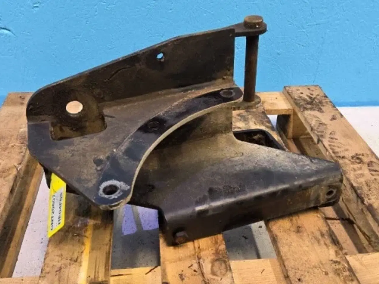 Billede 13 - New Holland TM165 Beslag L.  82018502