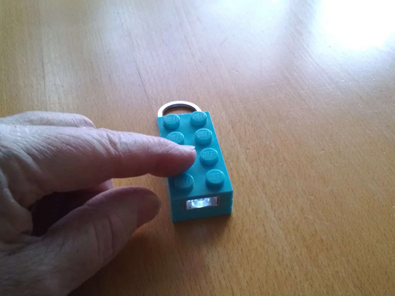 Billede 3 - 4 nøglesnore og en nøglering