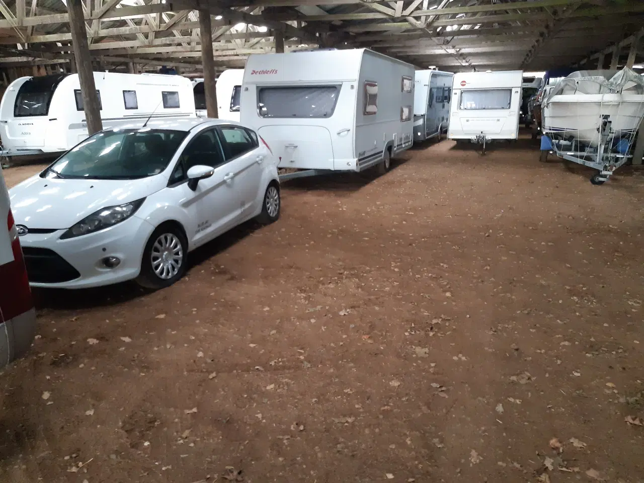 Billede 2 - Opbevaring af campingvogn bil og båd i Ribe.