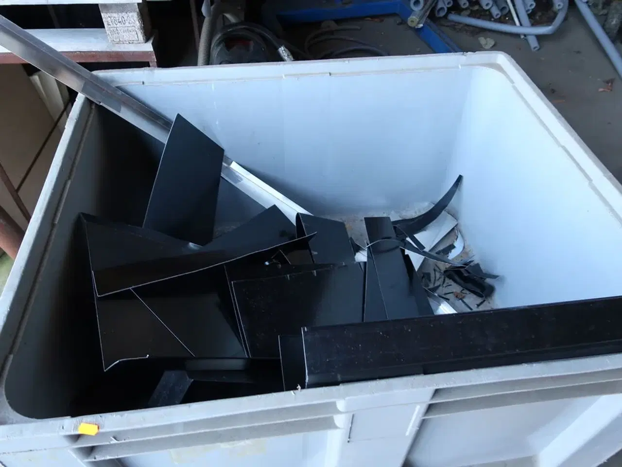 Billede 2 - Palletank med indhold