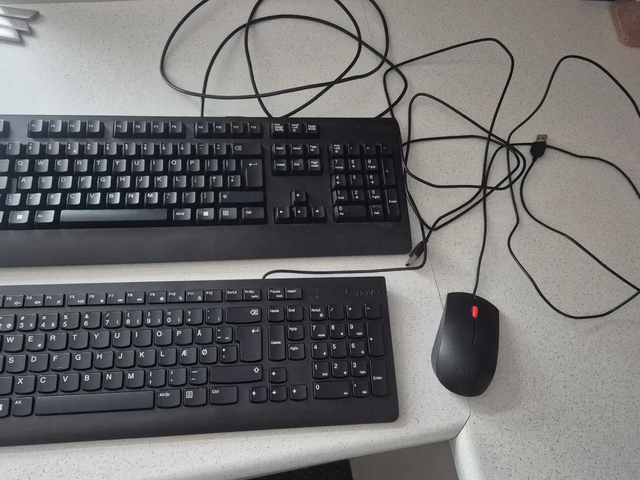 Billede 1 - 2 tastaturer og 1 mus – meget lidt brugt