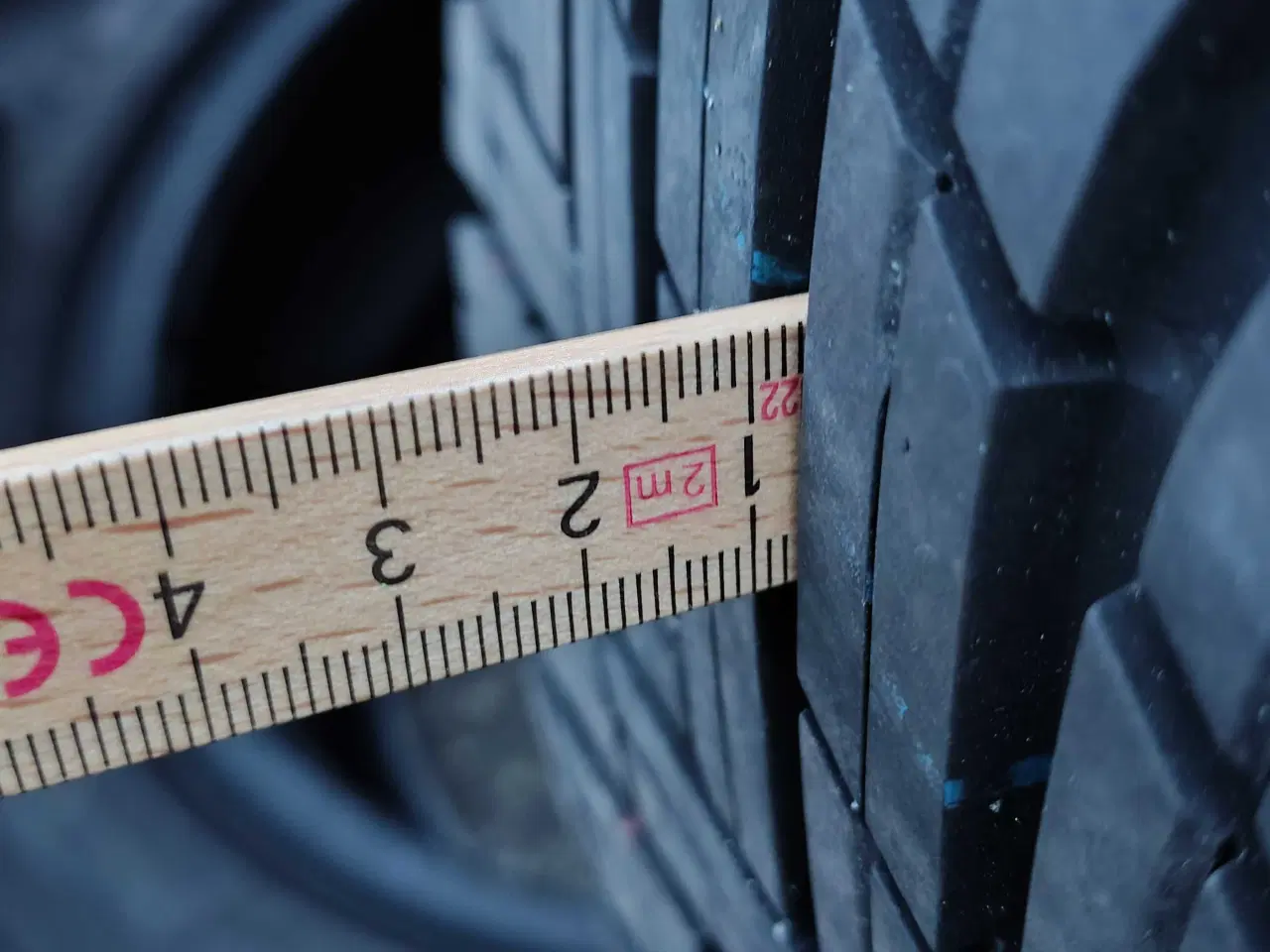 Billede 3 - Helårsdæk 215/50-17