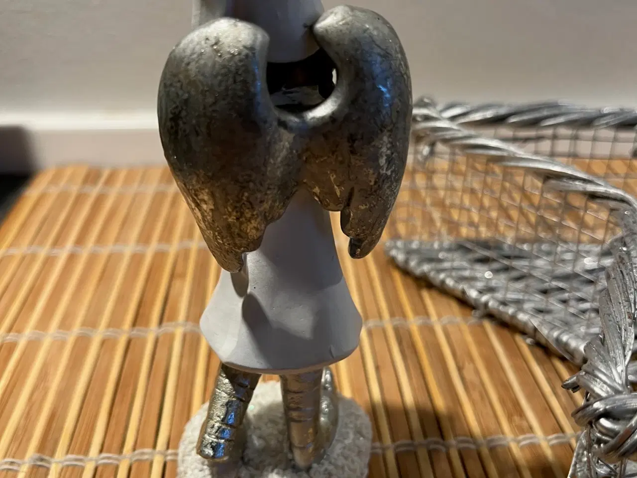 Billede 8 - Smukt dekorationssæt: Sølvstjerne og to fine engle