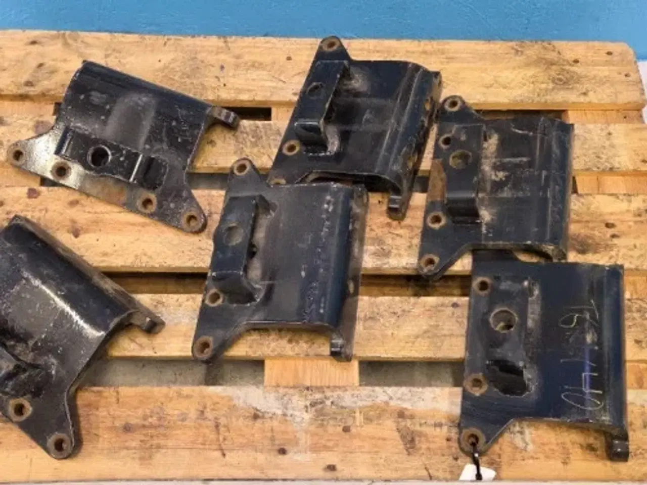 Billede 2 - New Holland T6.125 Beslag 87633845  6Stk