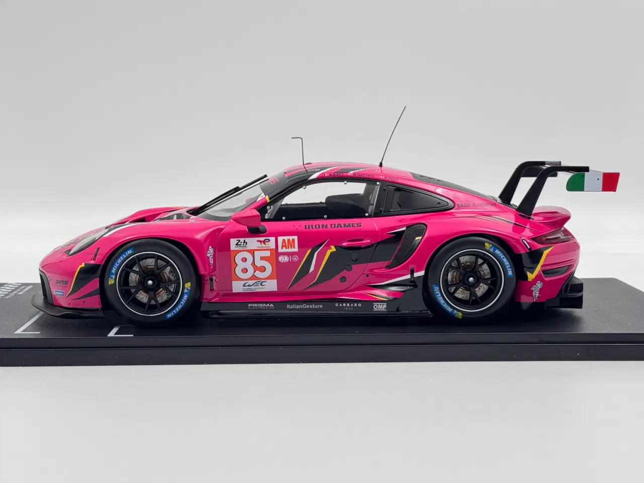 Billede 3 - 2023 Porsche 911 GT3 RSR - Michelle Gatting - 1:18
