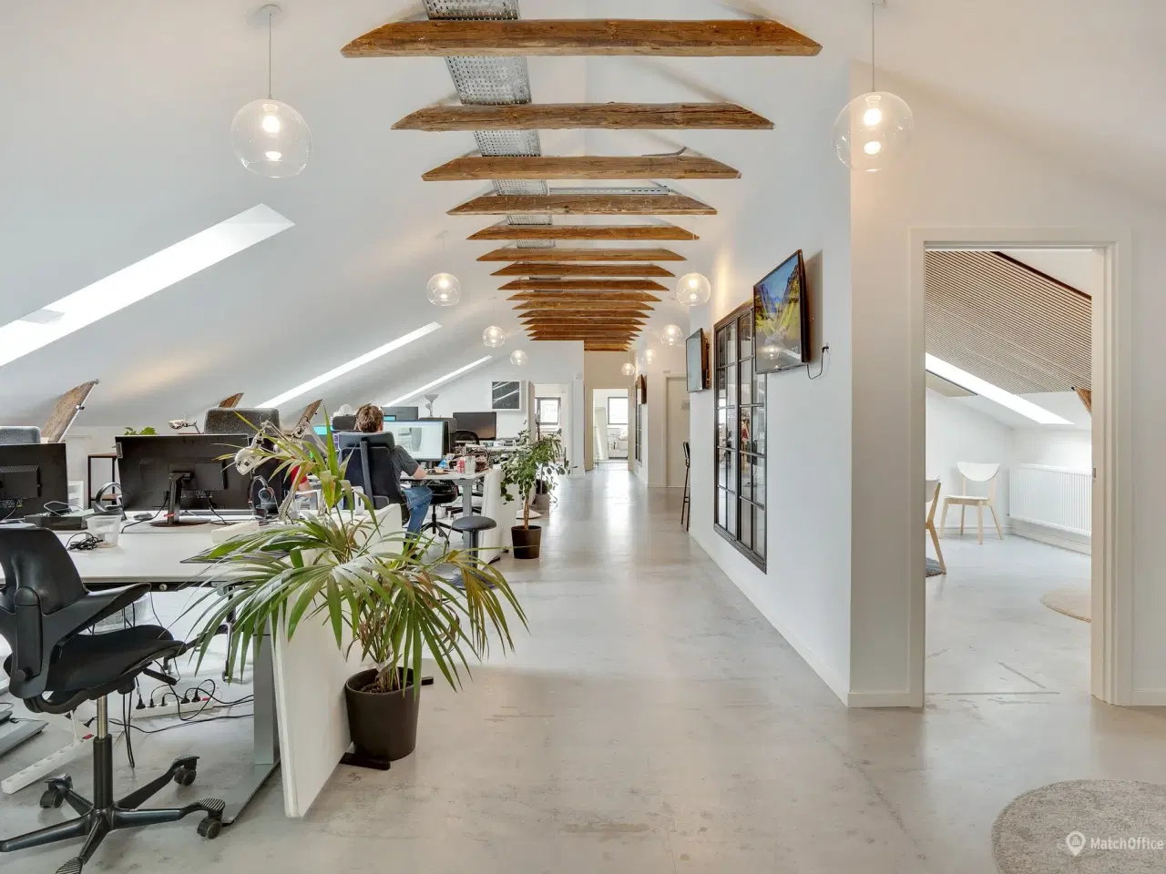 Billede 3 - Rustikt New Yorker storrumskontor - lyst og charmerende