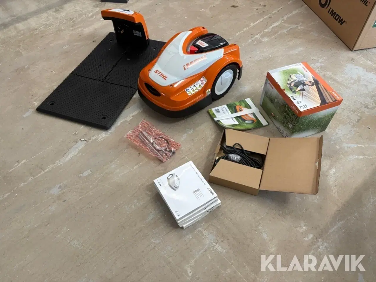 Billede 1 - Robotplæneklipper med ekstra installationskit Stihl RMI 422