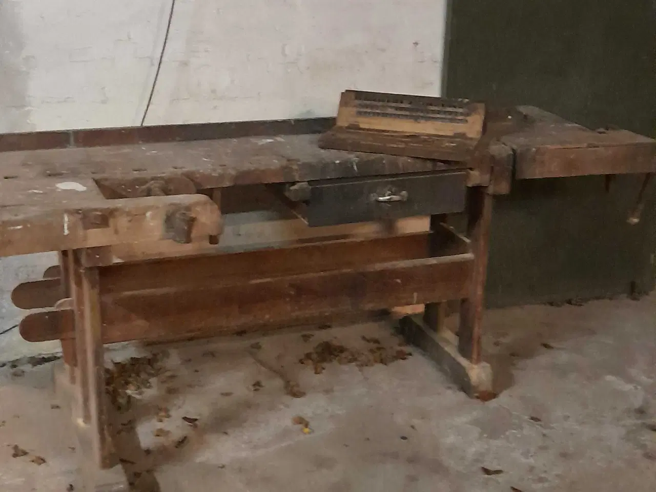 Billede 3 - Høvlbænk og gevindværktøj bortgives