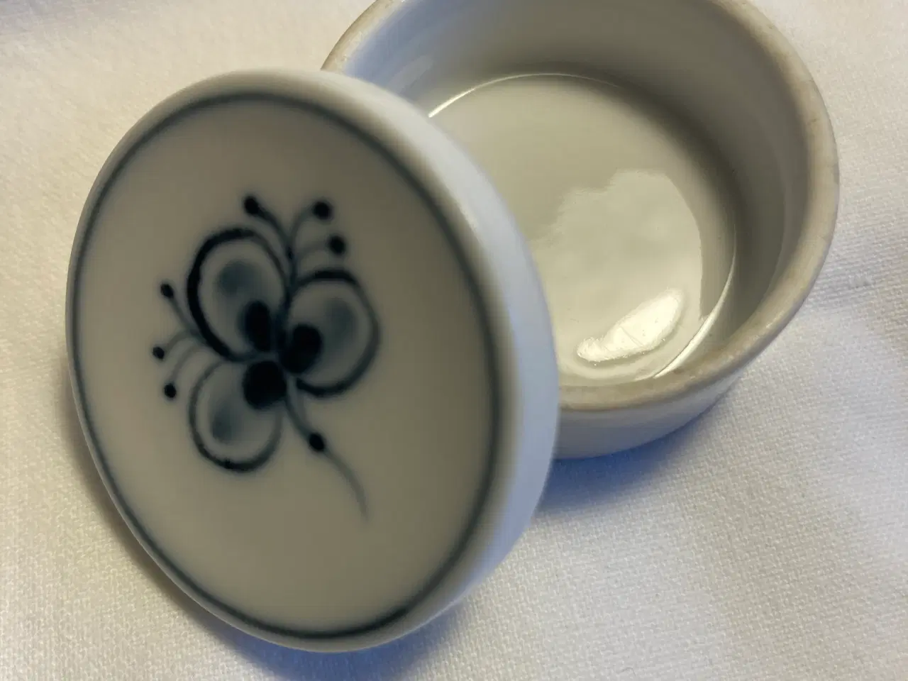 Billede 3 - Pilleæske med låg Royal Copenhagen nr. 4724