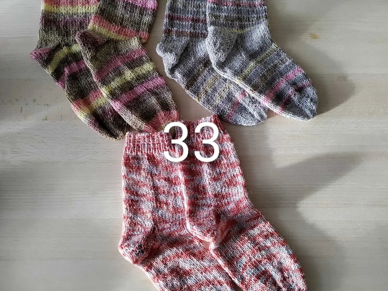 Billede 1 - Nye hjemmestrikkede strømper str 33