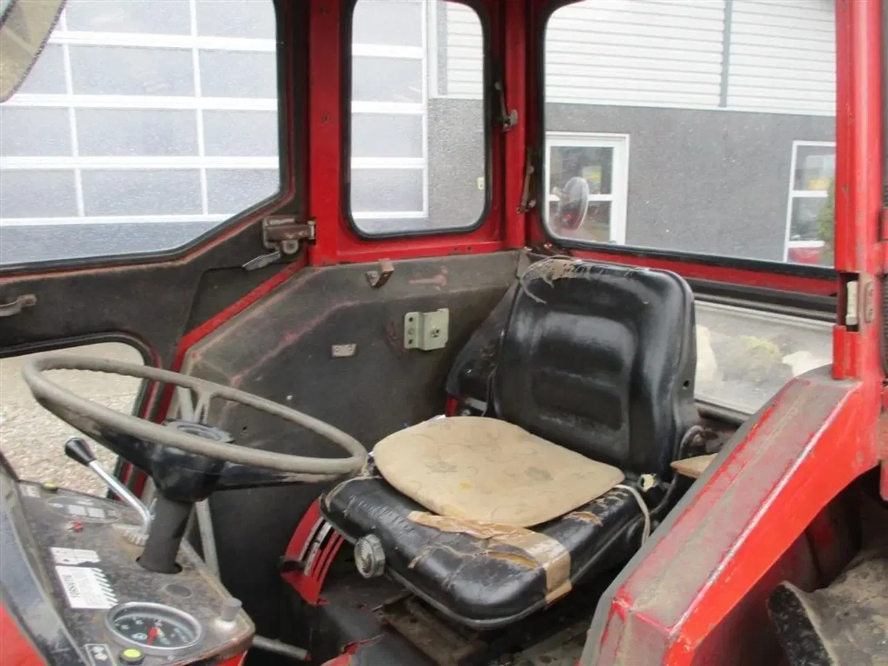 Billede 4 - IH 474 En ejers traktor med lukket kabine på