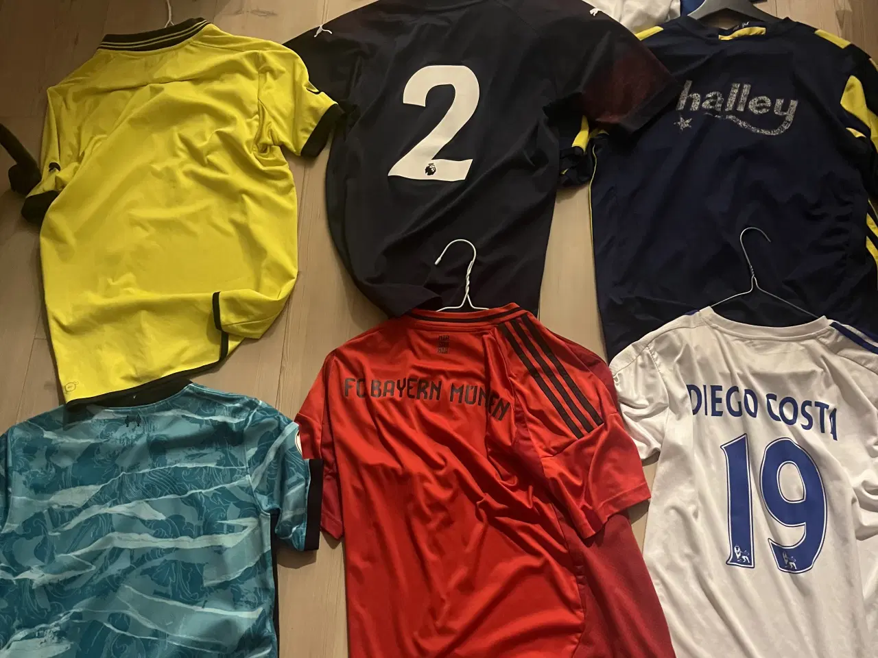Billede 2 - Fodboldtrøjer bundt i Str Small