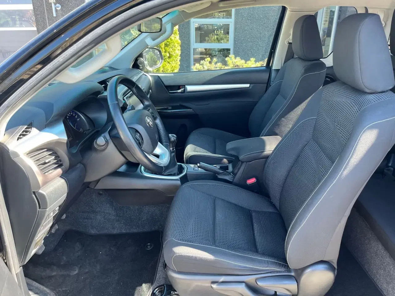 Billede 8 - Toyota Hilux 4WD Pick-up med træk til 3200 kg. Meget velholdt
