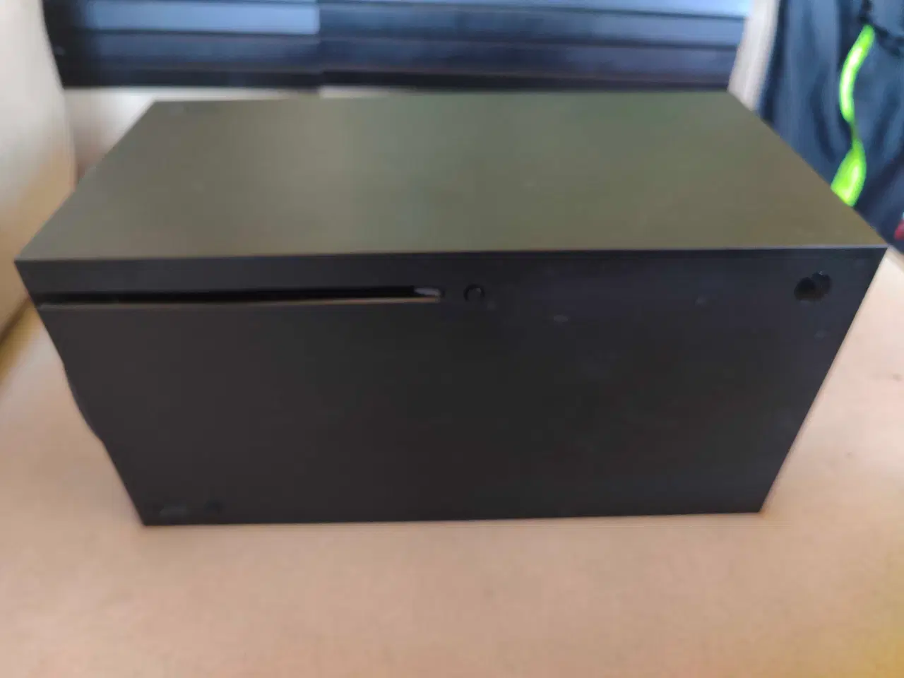 Billede 3 - Xbox Series X med tilbehør og spil.