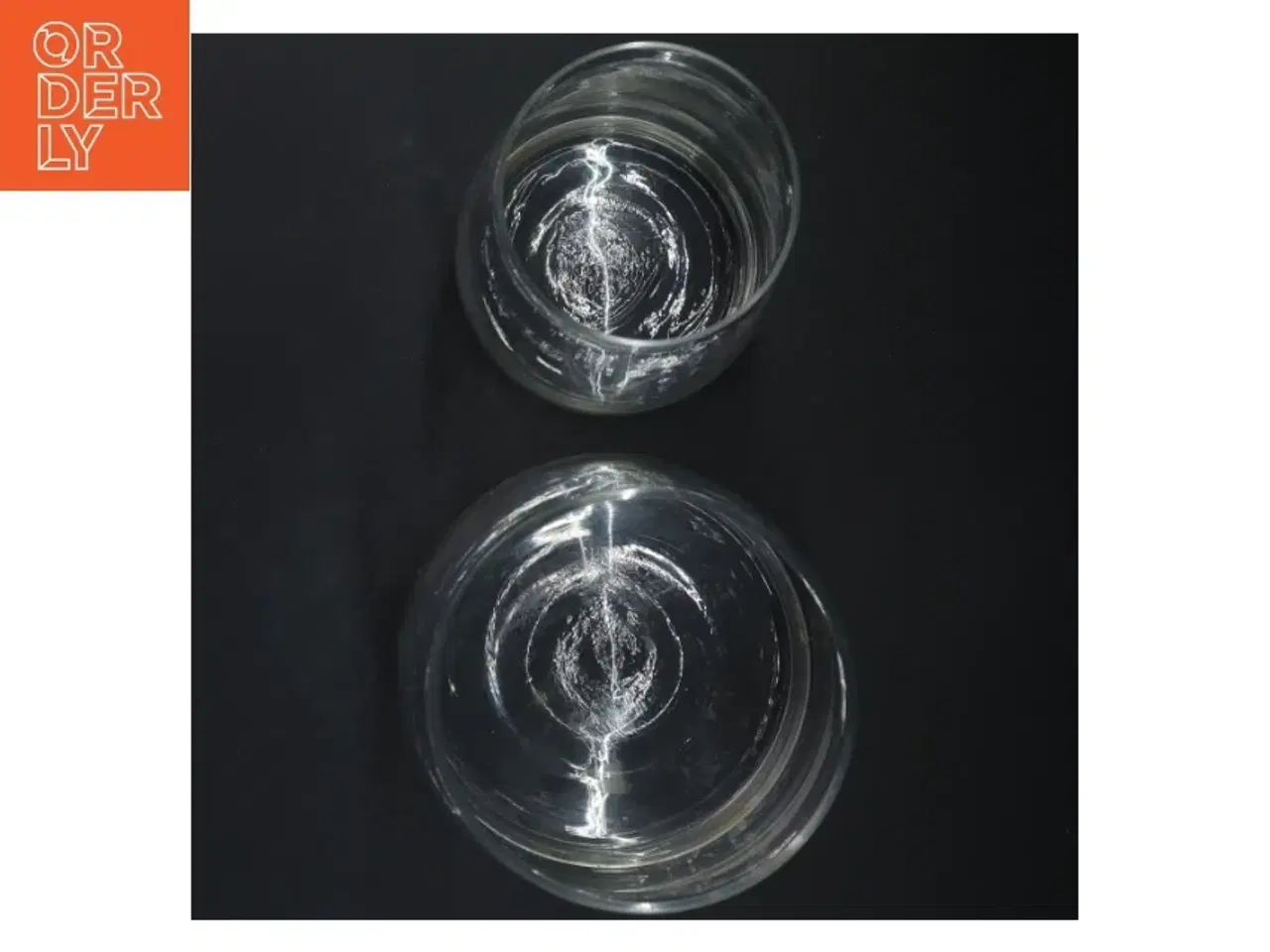 Billede 2 - Glasvaser med metalbund (str. 20x17&21x13 cm)
