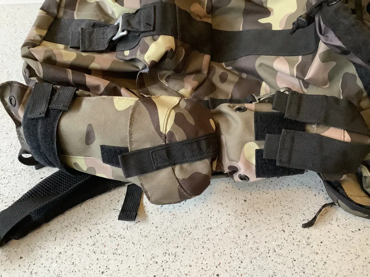 Billede 5 - Rygsæk/taske, ny, militærfarver