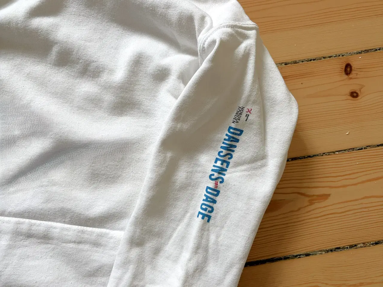 Billede 6 - Hvid sweatshirt fra Dansens dage 2011. I god stand