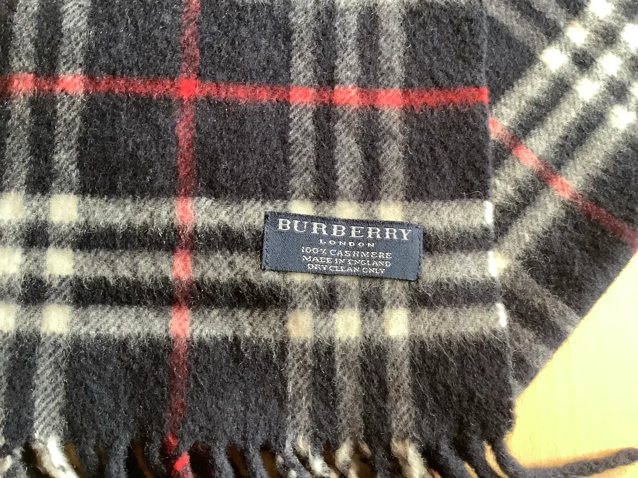 Billede 2 - Burberry Cashmere halstørklæde til mænd