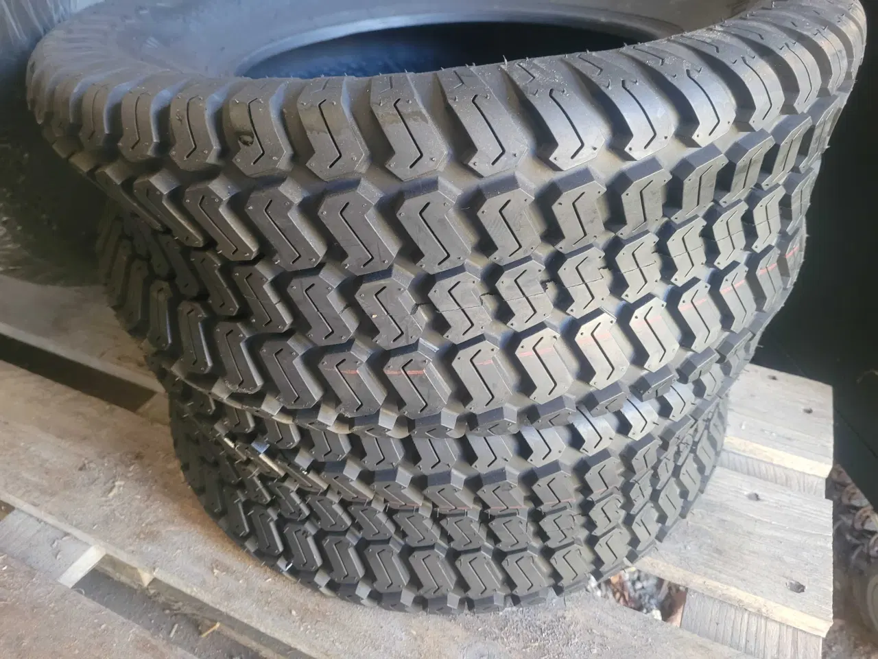 Billede 1 - 23 x 8.50 - 12 dæk