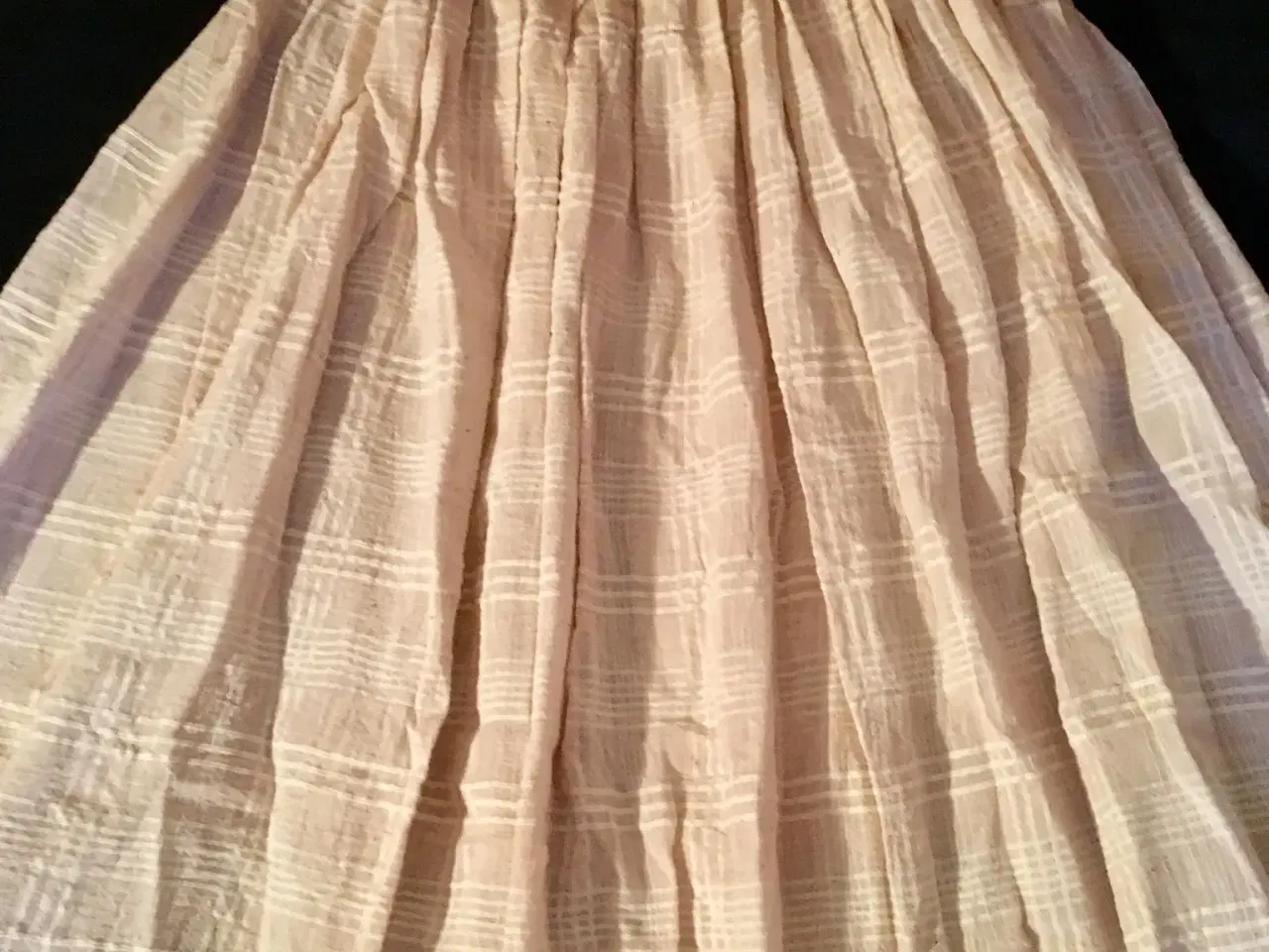 Billede 10 - Bluse og nederdel til salg