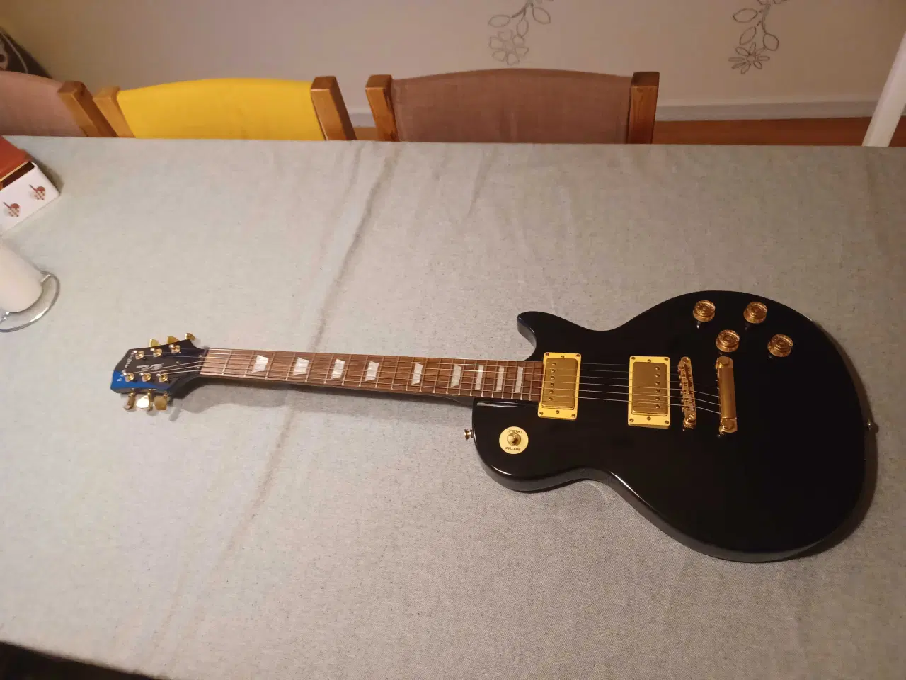 Billede 2 - Flot B&B Audio elguitar – sort med guldfarvet hard