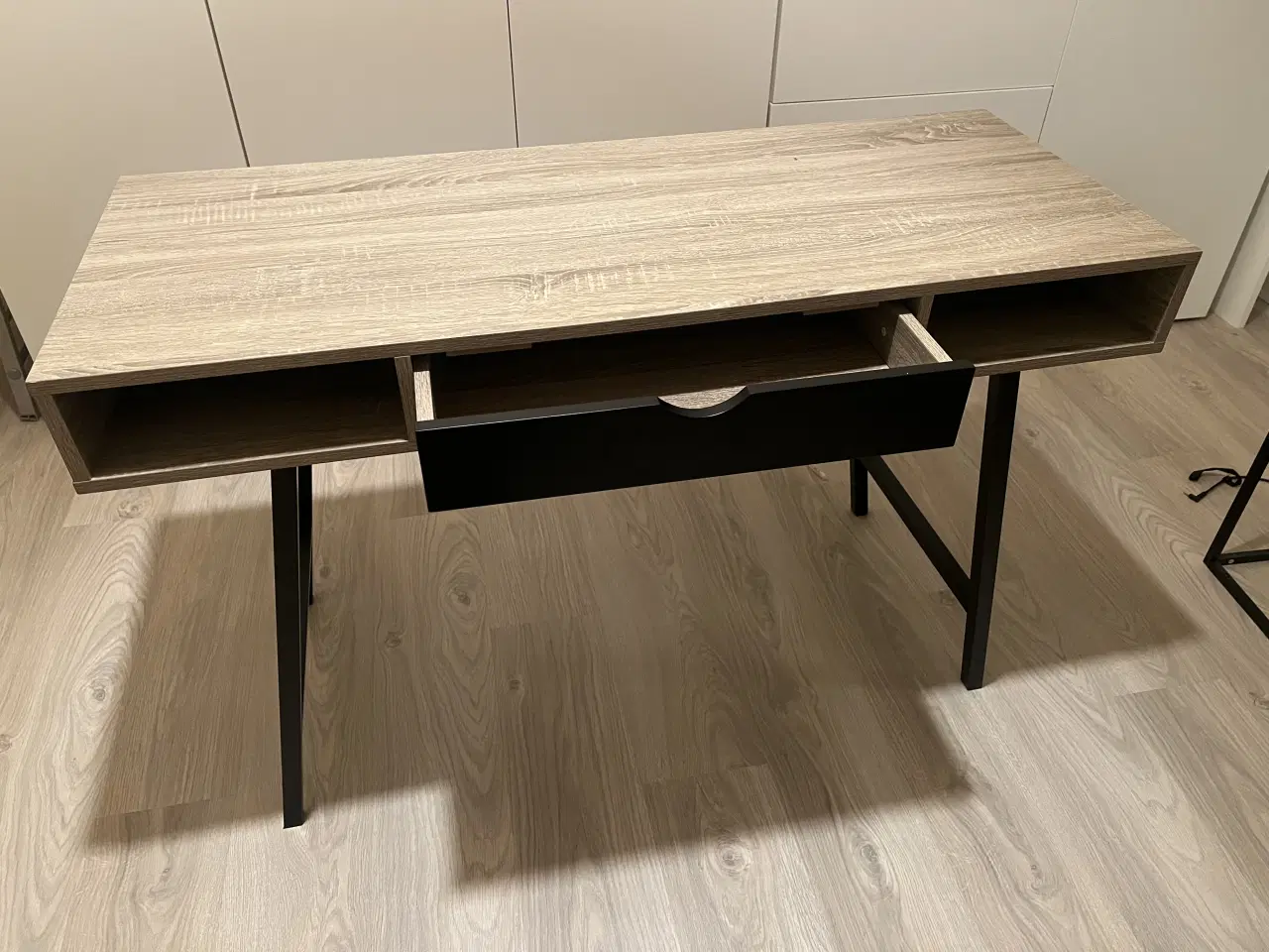 Billede 2 - Helt nyt skrivebord 