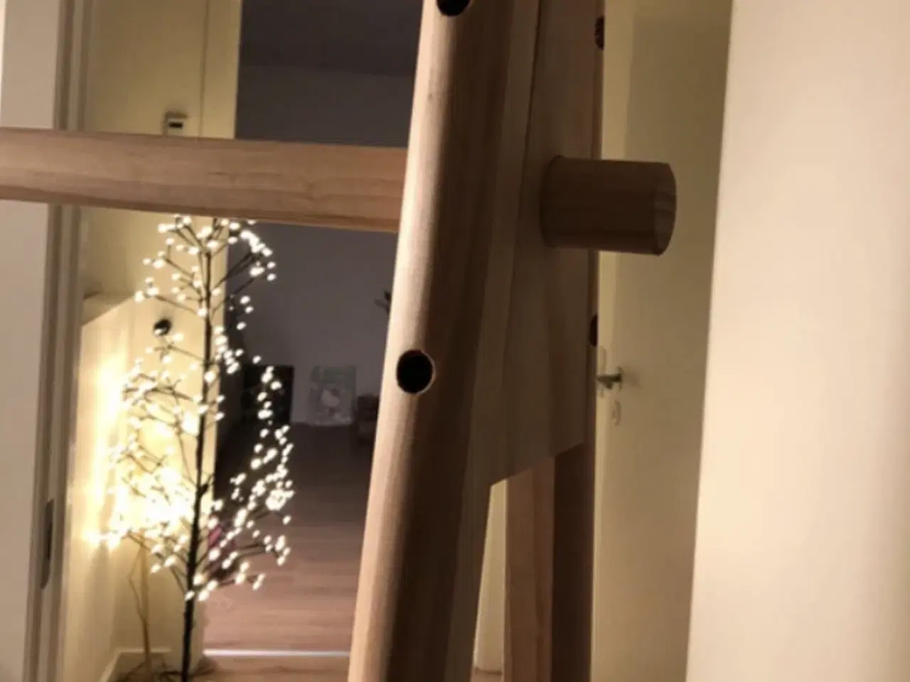 Billede 5 - Jennet tøjstativ med hylde 