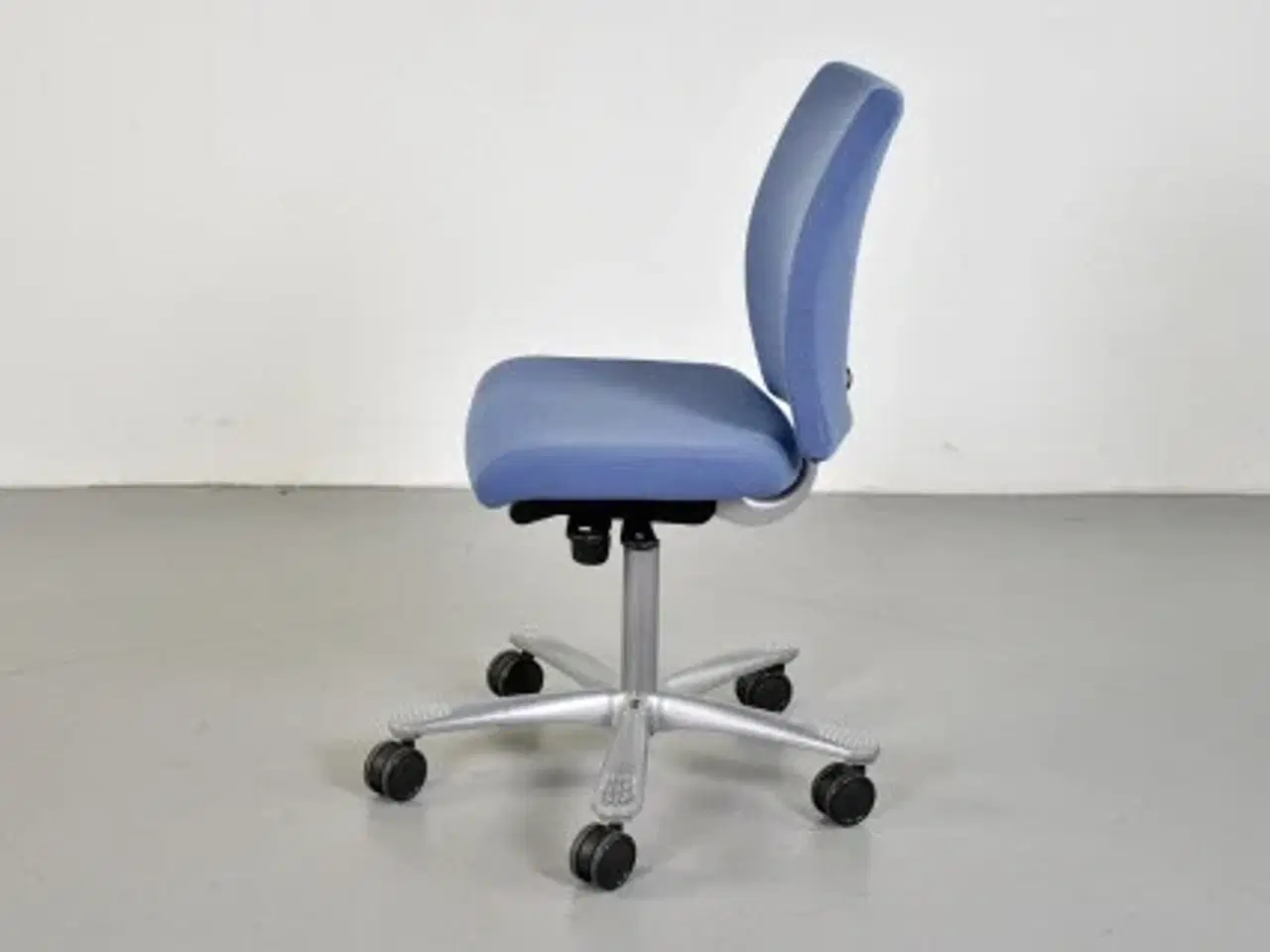 Billede 2 - Häg h04 credo 4200 kontorstol med lyseblåt polster og gråt stel