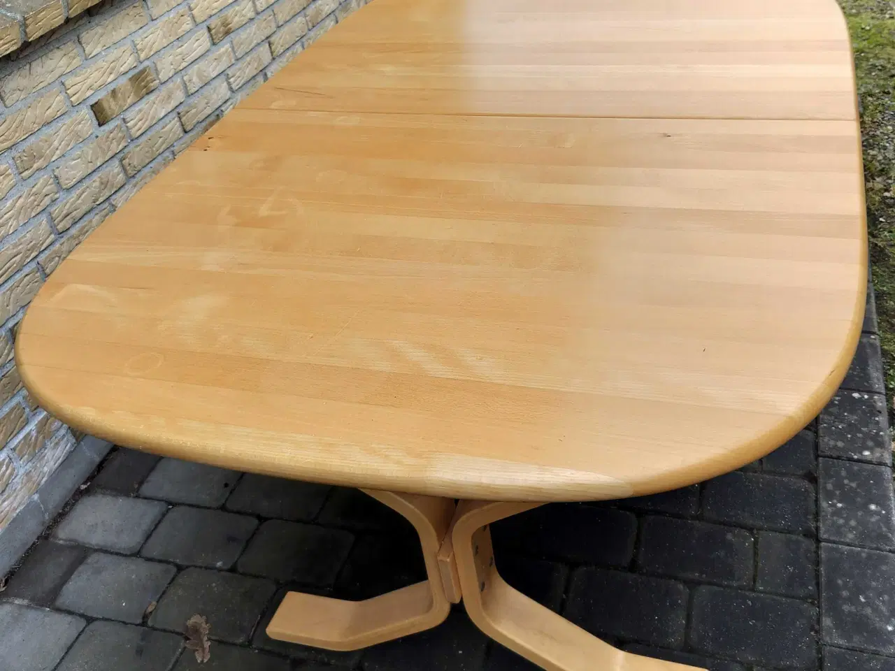 Billede 2 - Spisebord med 2 stole 