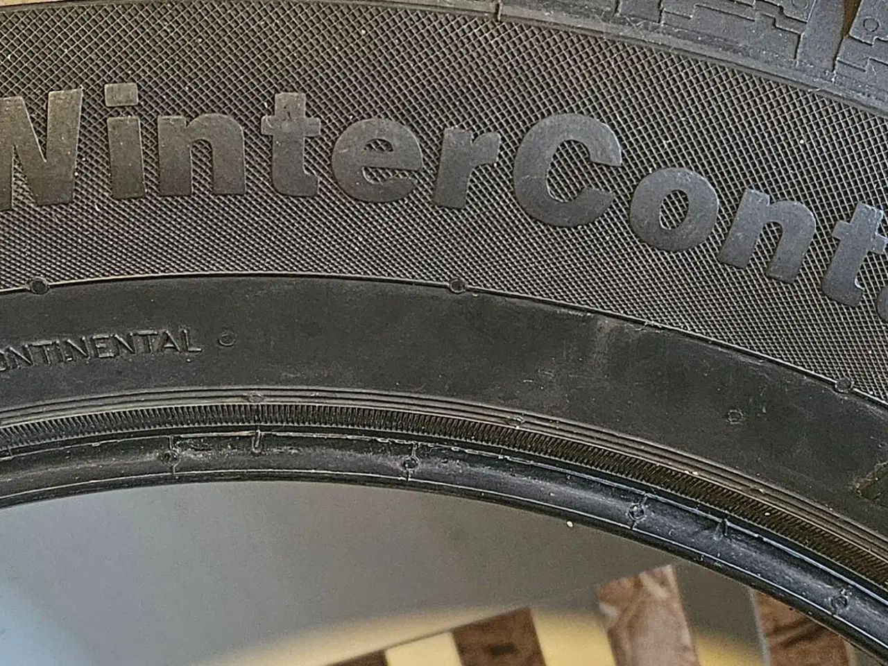 Billede 3 - 215/60/17 Continental vinterdæk.