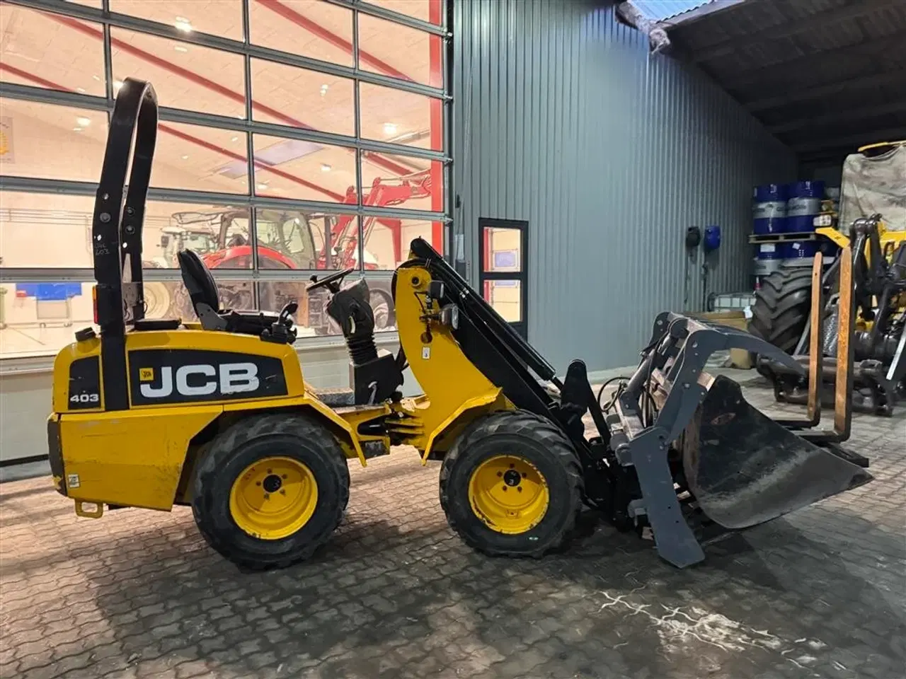 Billede 3 - JCB 403 MED SKOVL, GAFLER OG KLO!