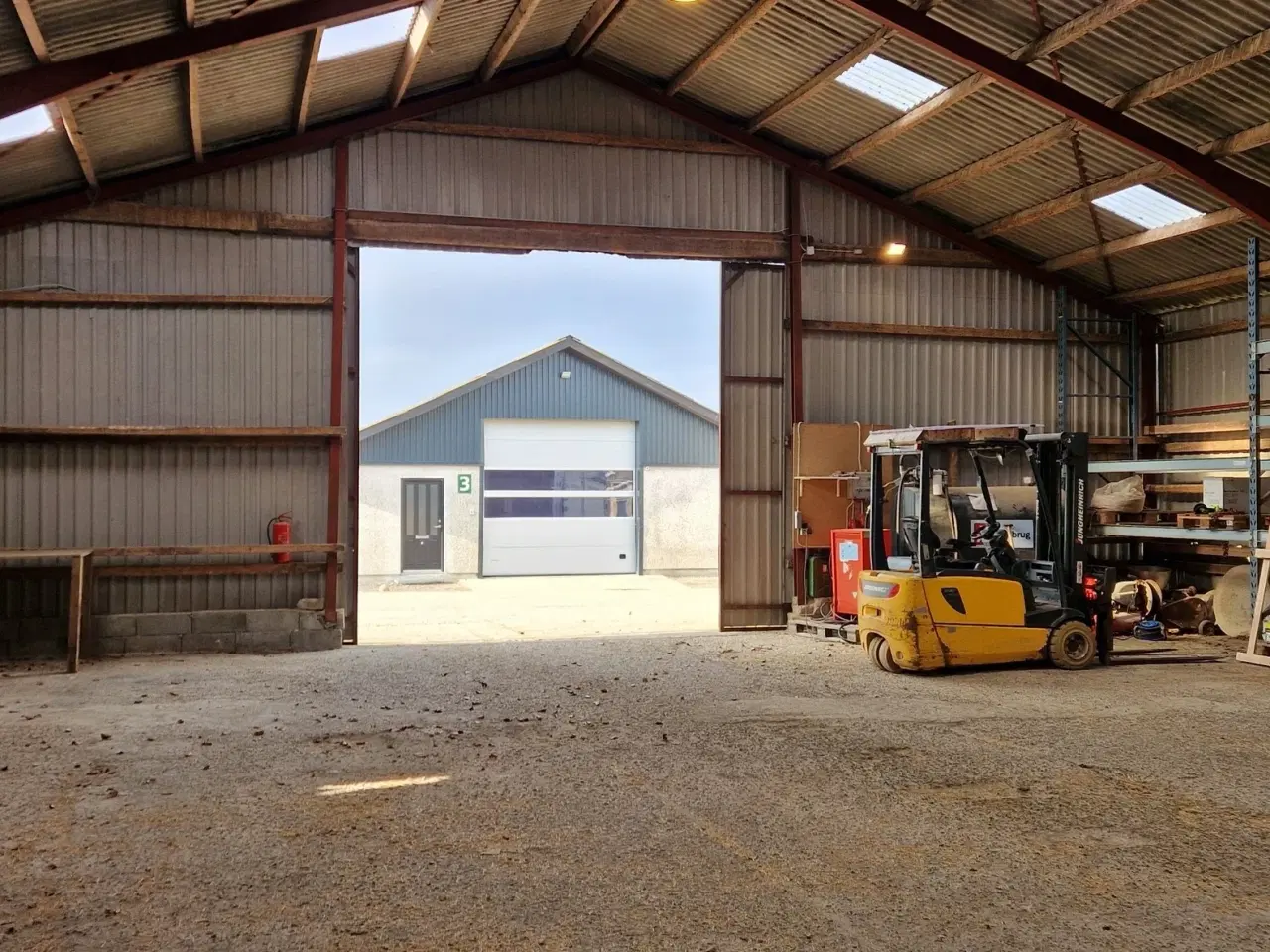 Billede 3 - Lagerhal beliggende tæt på motorvejsnet.