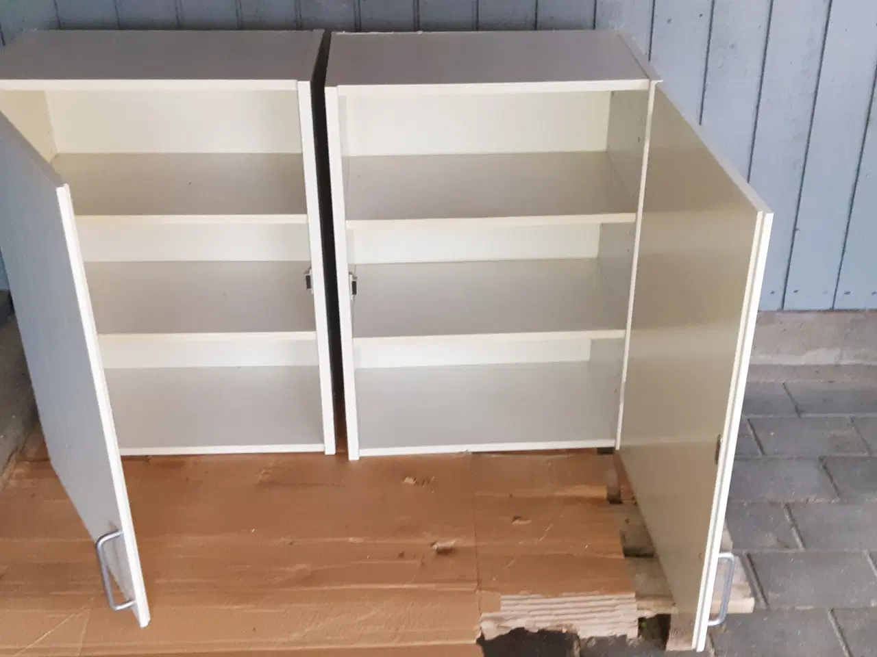 Billede 4 - Overskabe hth-køkken ældre dato men solid - 2stk
