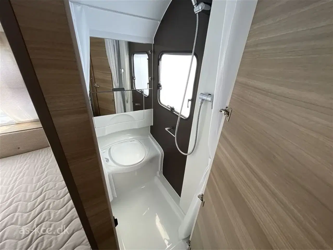 Billede 6 - 2015 - Adria Altea 472 PU   Adria Altea 472 PU årgang 2015.XT mover, Markise med sider, Air Con, Sun Shine uden front, Isabella Commodore 3 m telt, Cosy Corner.