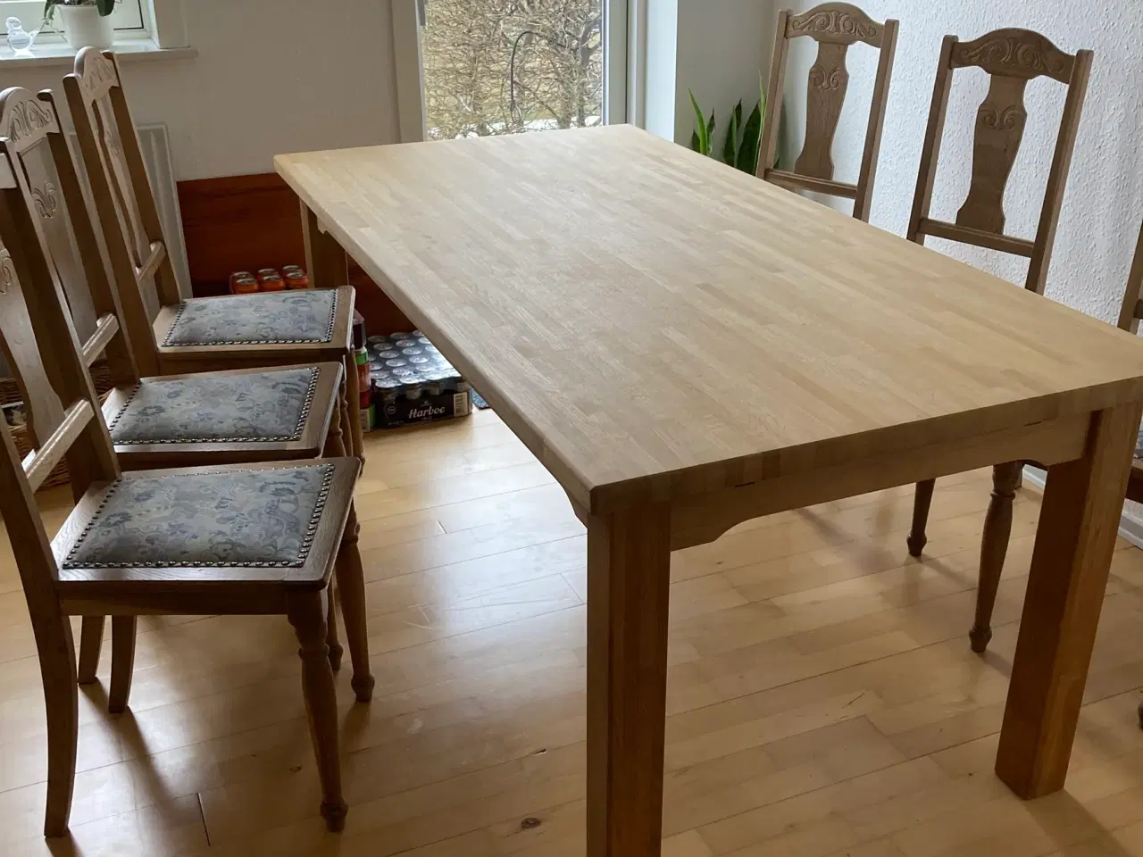 Billede 4 - Spisebord i eg. plus div. stole i afsyret eg .