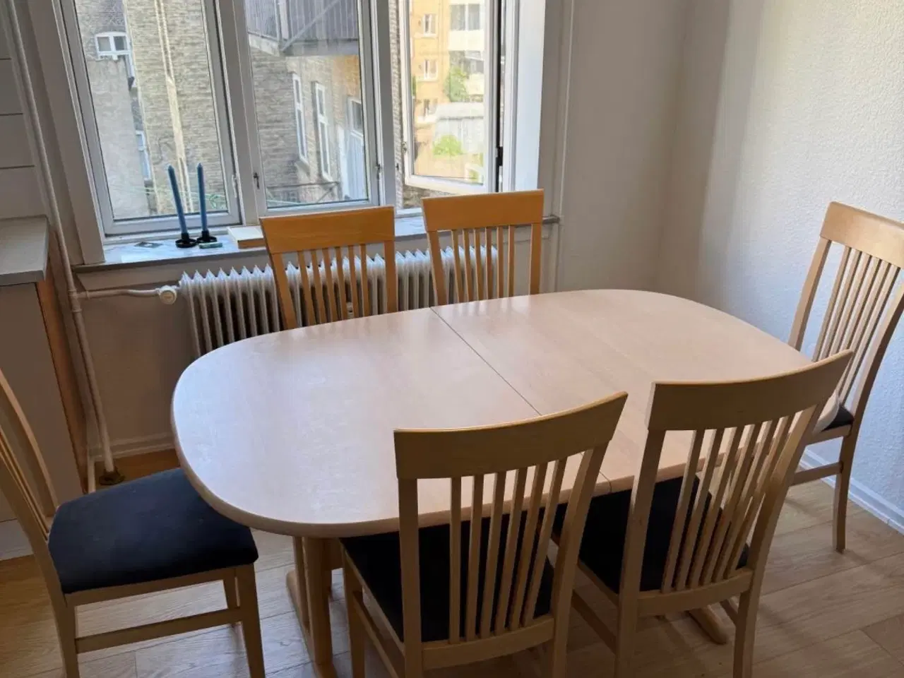 Billede 1 - Spisebord med 6 stole