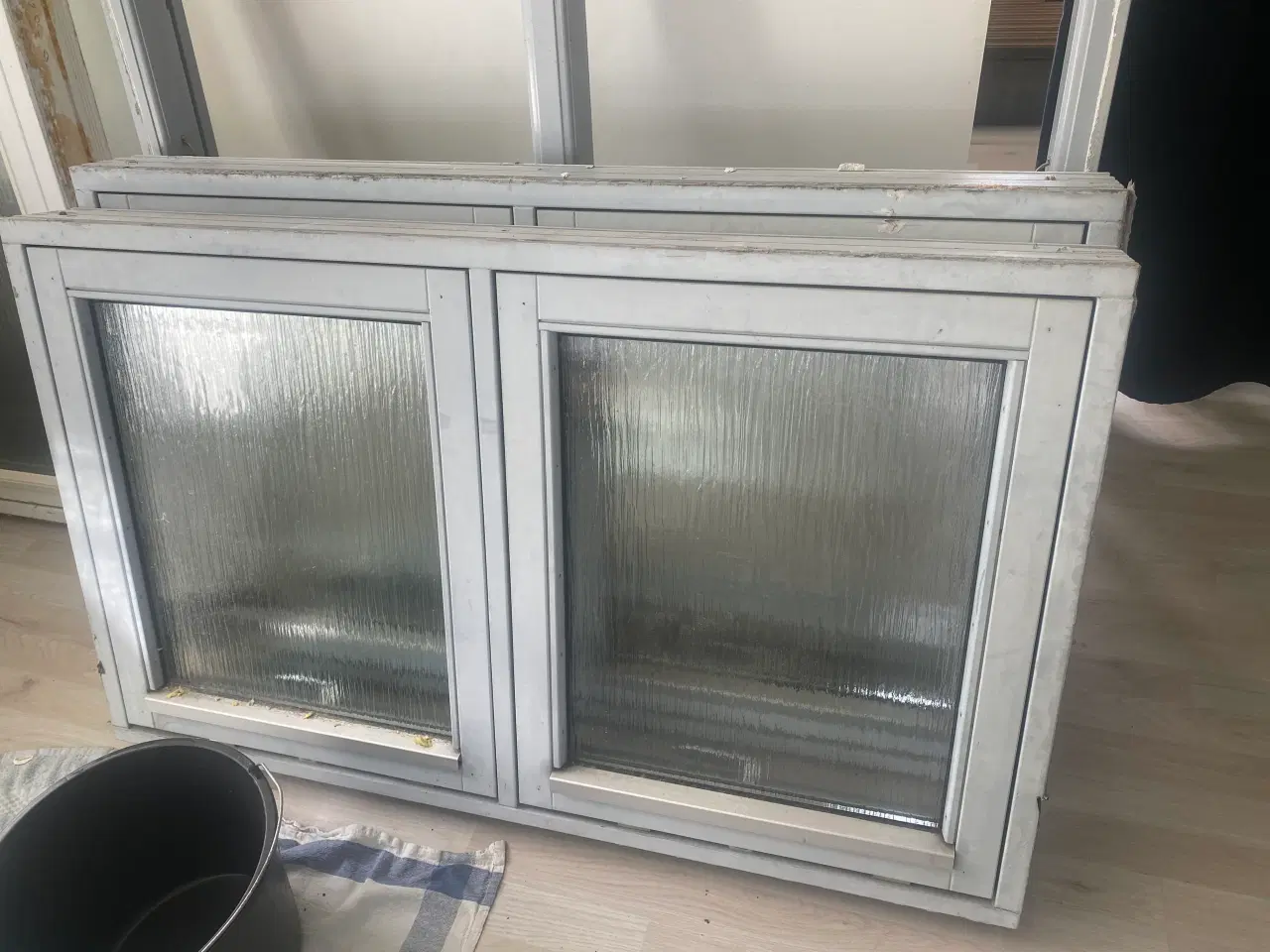 Billede 1 - 2 træ vinduer med matteret termo ruder
