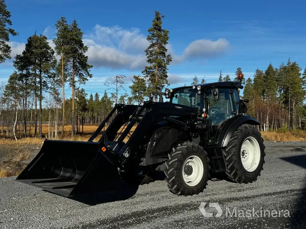 Billede 1 - Traktor Valtra A84 SH med redskap