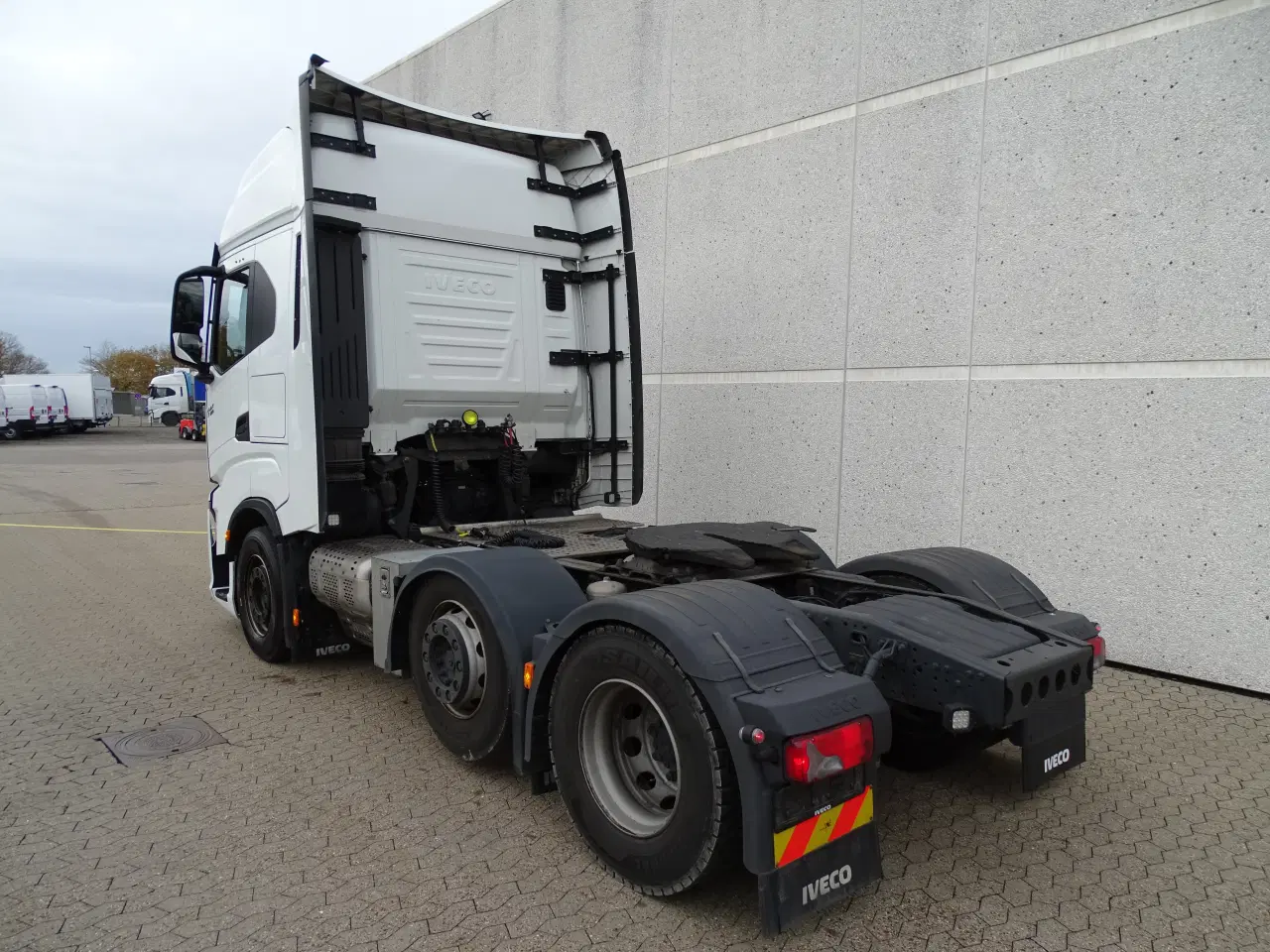 Billede 4 - Iveco S-WAY Twinsteer udlejes