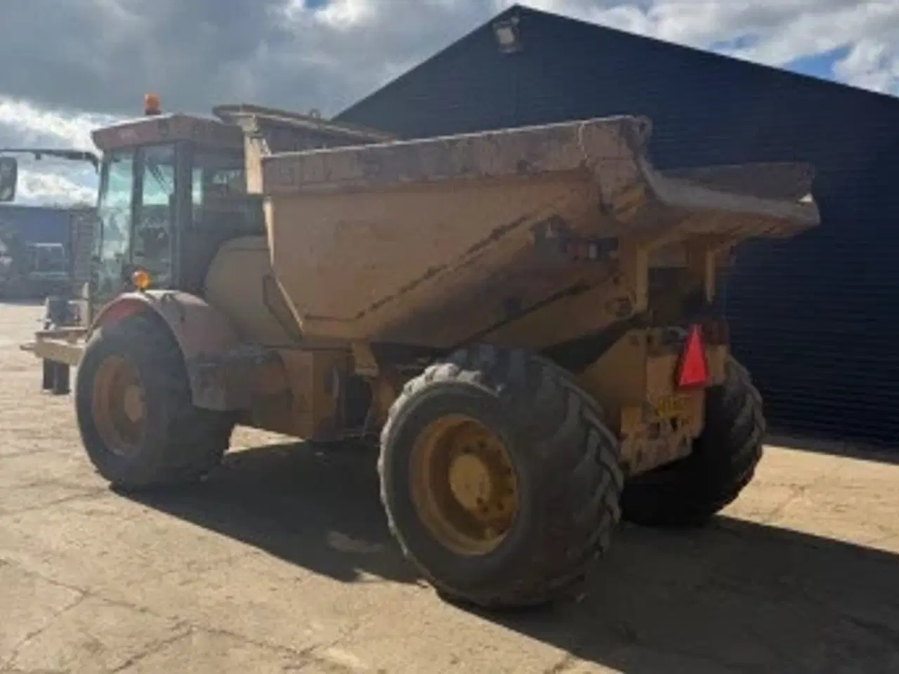 Billede 2 - Dumper med Svinglad 