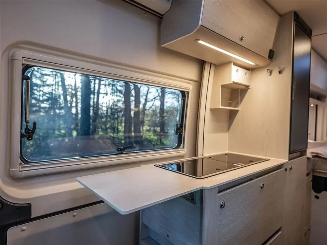 Billede 13 - 2026 - Tourne 6.4 Cruise aut. gear - Black