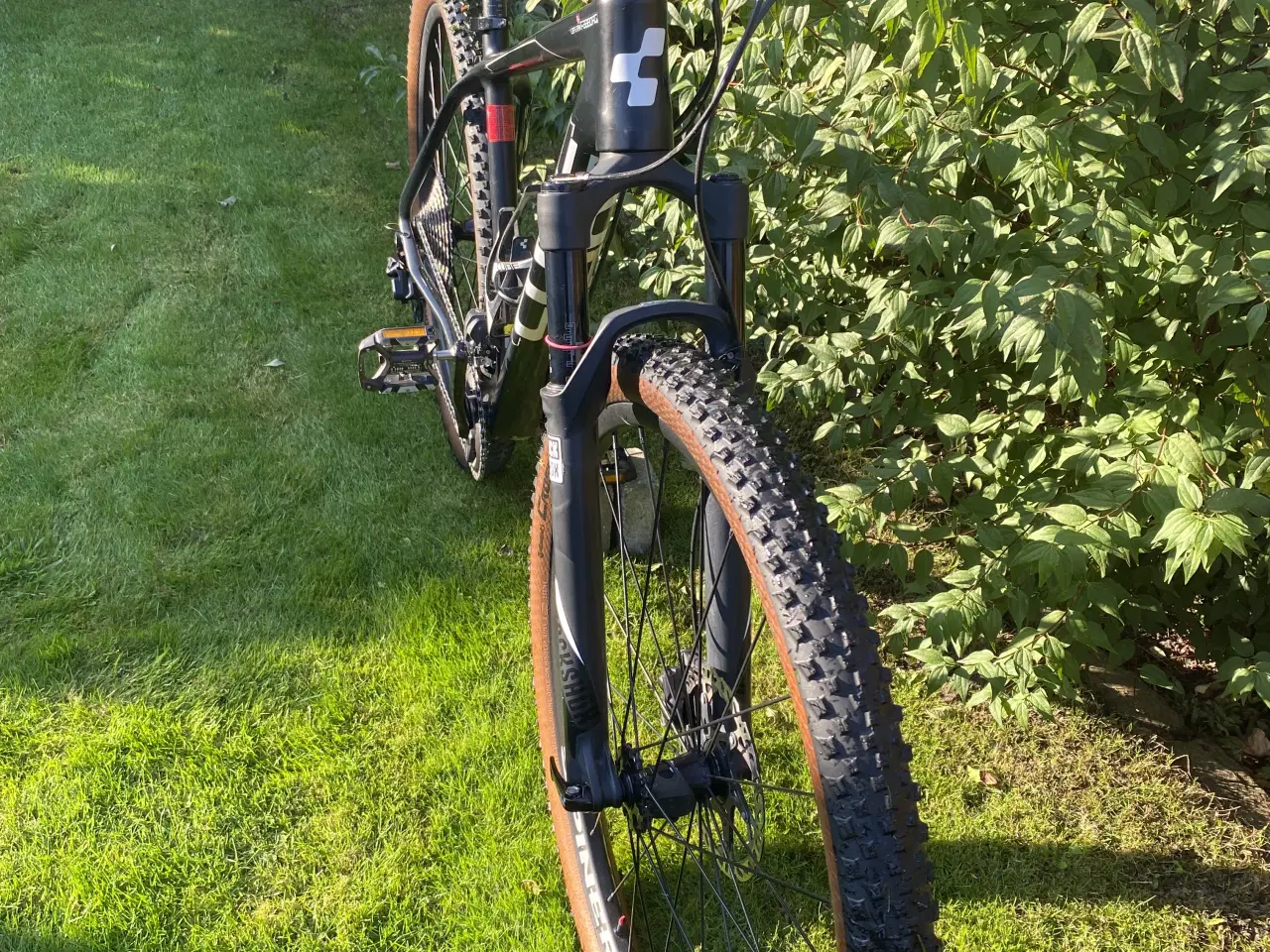 Billede 5 - Cube REACTION GTC ONE carbon´n´white XT Di2 2x11