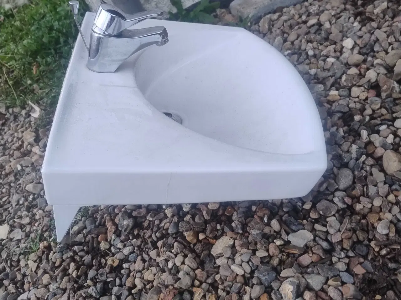 Billede 2 - Brugbar hvid porcelæn håndvask