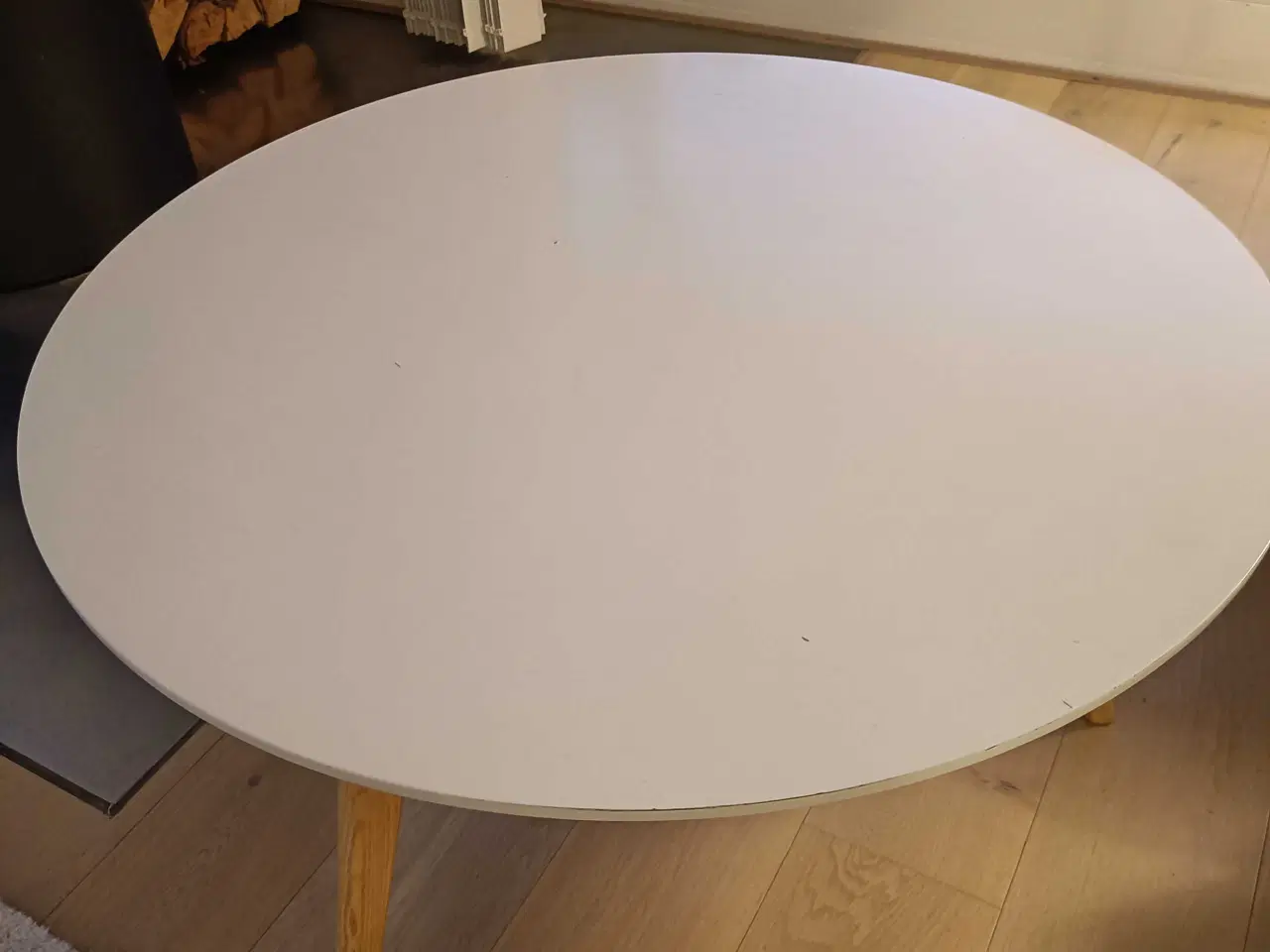 Billede 1 - Rundt sofabord med hvid plade Ø90 og træben