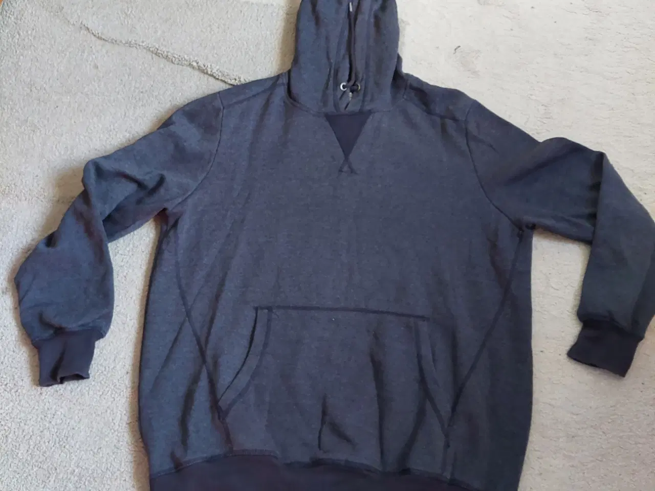 Billede 1 -  trøje med hætte og lommer foran, str. XXL