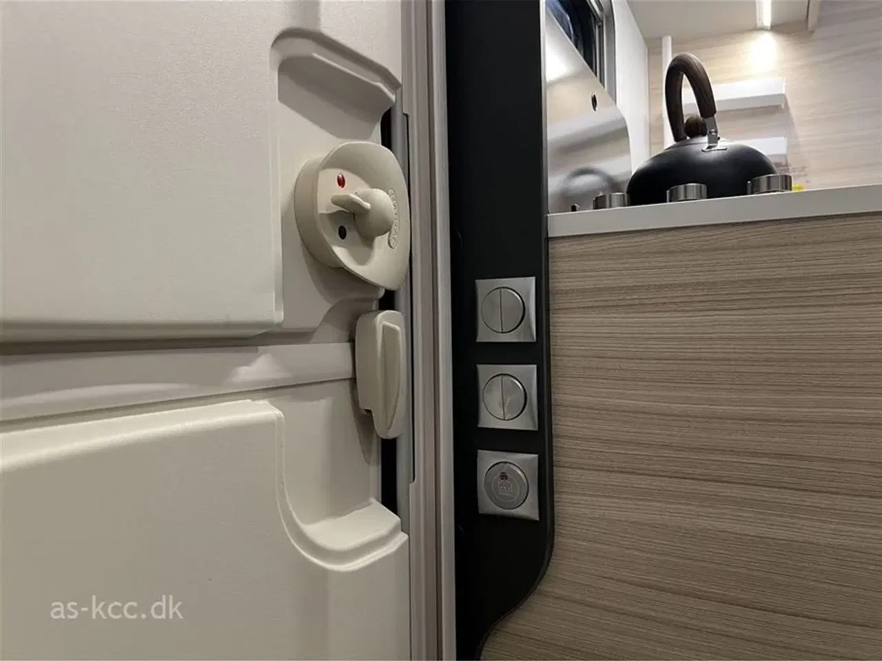 Billede 29 - 2025 - Adria Altea 502 UL Kampagne   Adria Altea 502 UL årg. 2025 5 Sovepladser, 4 Siddepladser 60 Selection jubilæumsmodel  med meget udstyr.