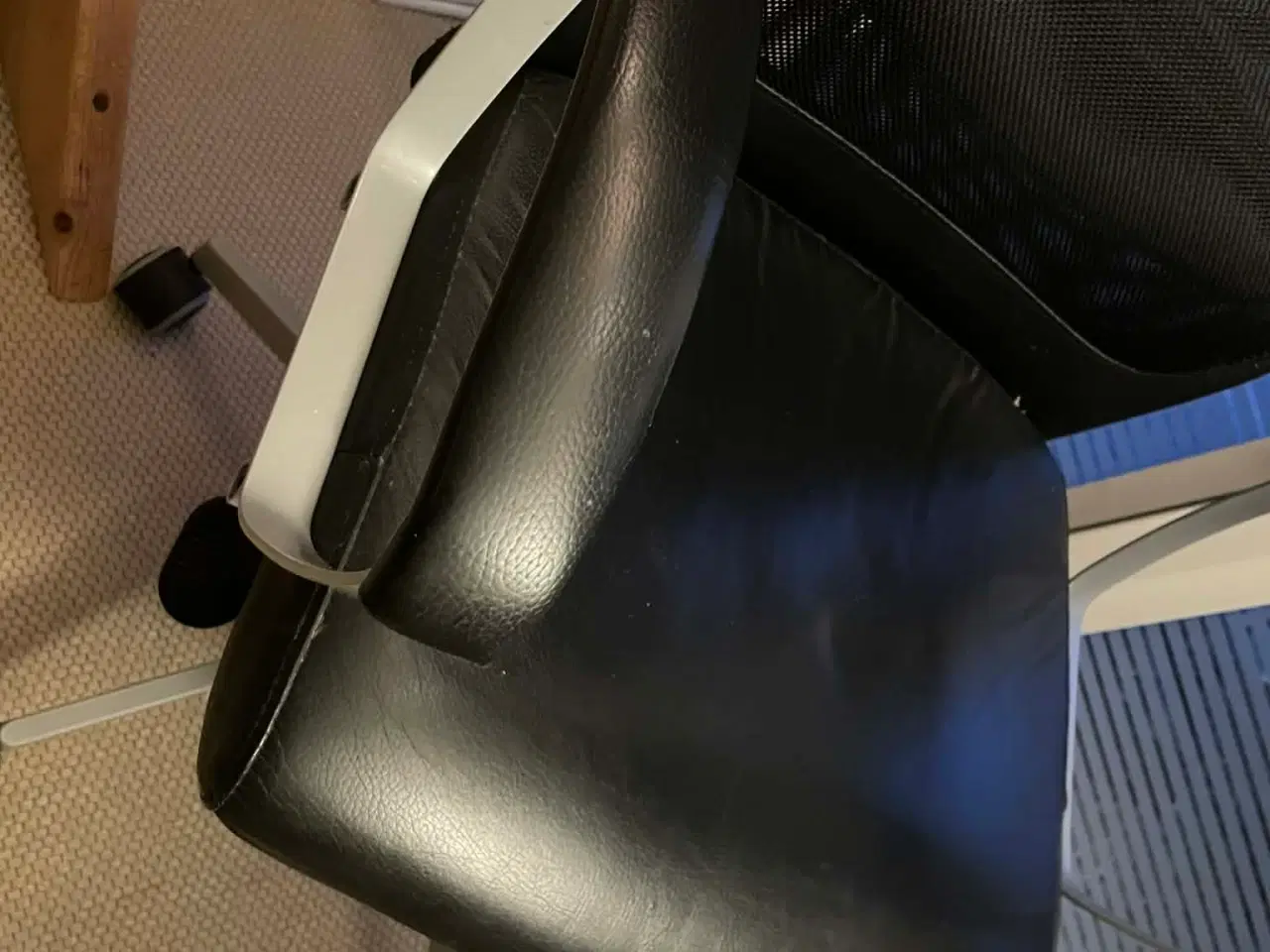 Billede 3 - Kontorstol, komfortabel, med vippefunktion