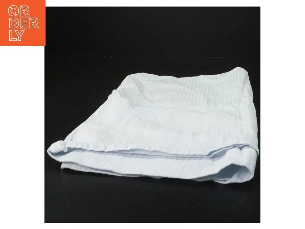 Billede 1 - Hvidt betræk (str. 40 x 37 cm)