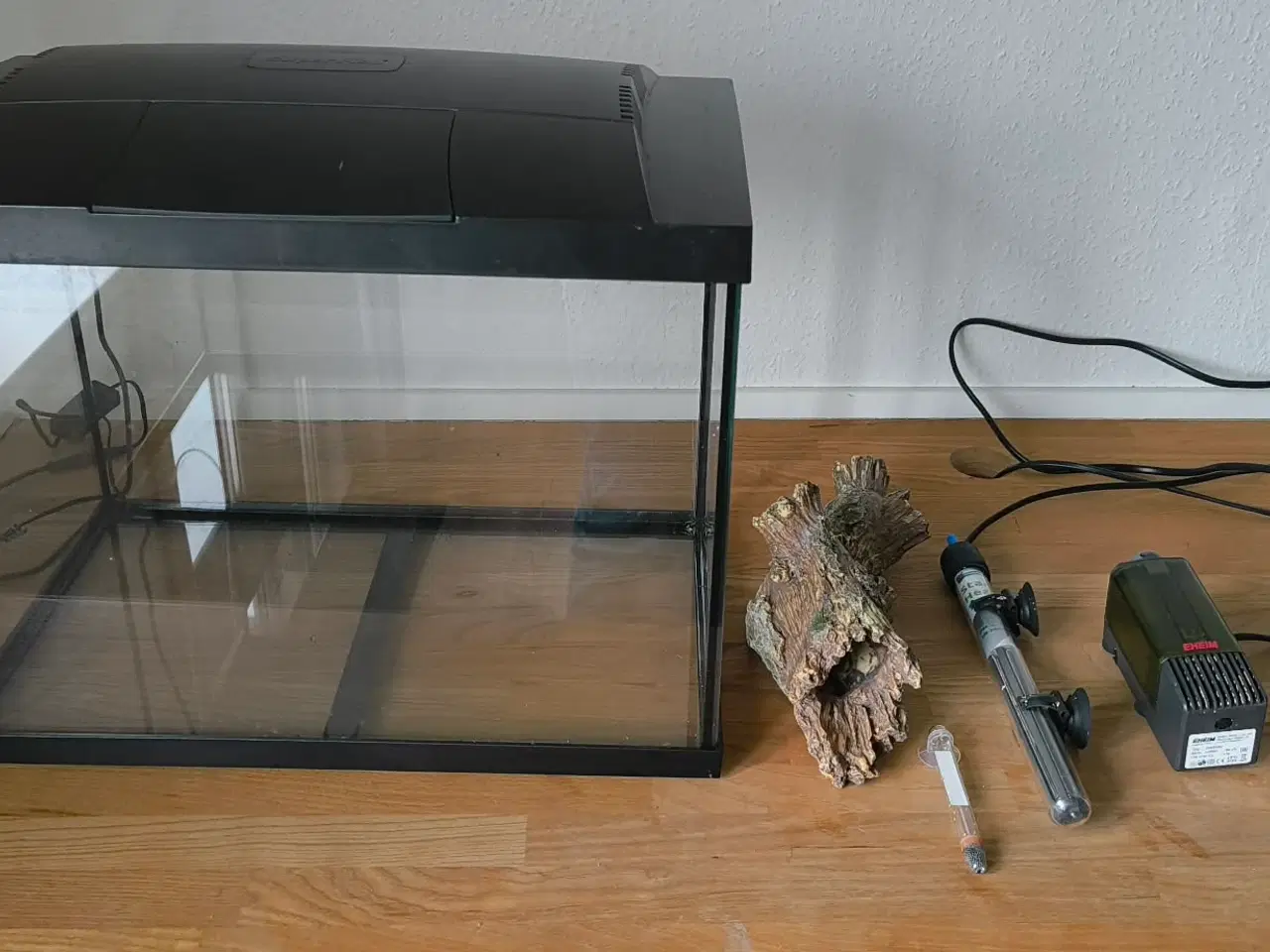 Billede 1 - Begynderakvarium med opgraderet pumpe