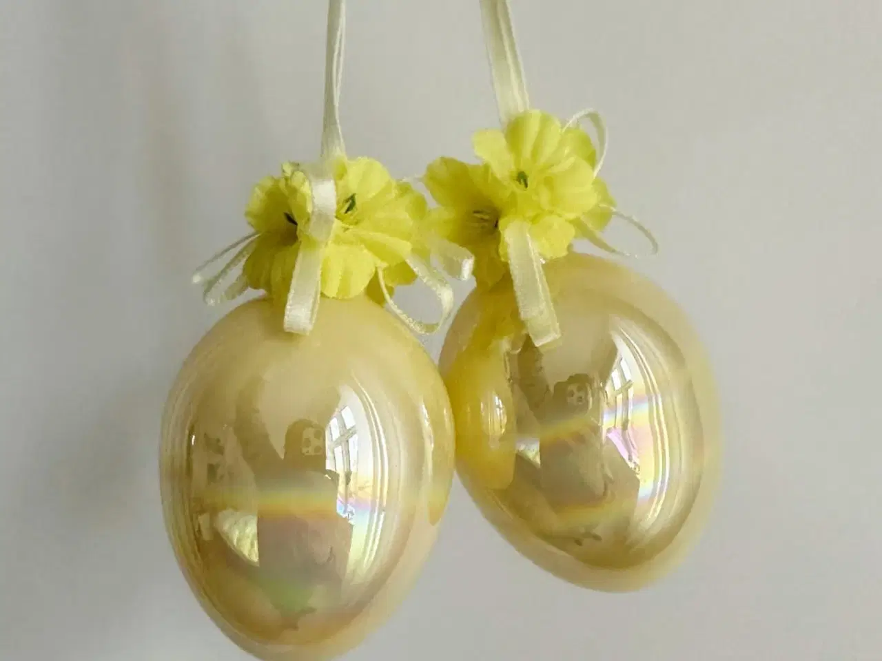 Billede 4 - Iriserende æg, gult m blomster, 2 stk samlet